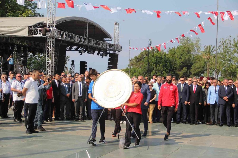 Antalya’da "19 Mayıs" Etkinlikleri Atatürk Anıtı’na Çelenk Sunumuyla Başladı