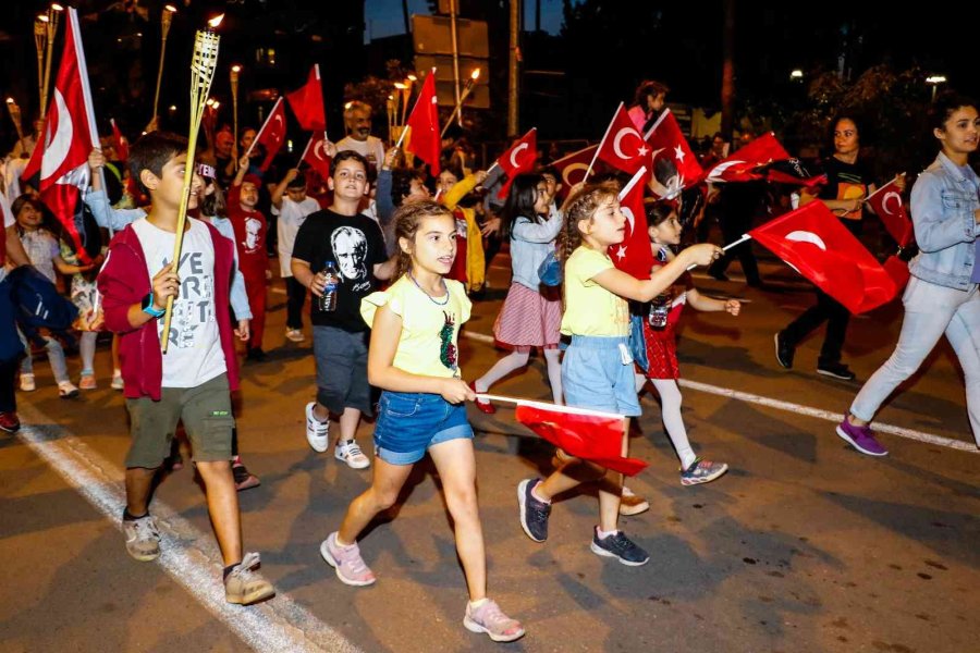 400 Metrelik Dev Türk Bayrağı Açıldı, Görsel Şölen Oluştu