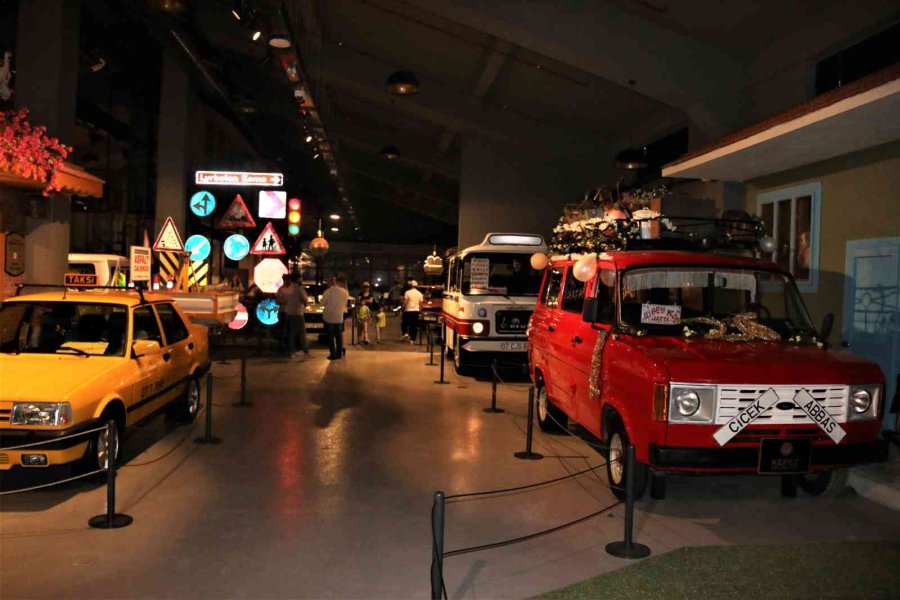 En Eskisi 65 Yaşında 70 Aracın Yer Aldığı Müze Ziyaretçilerine Kapılarını Açtı