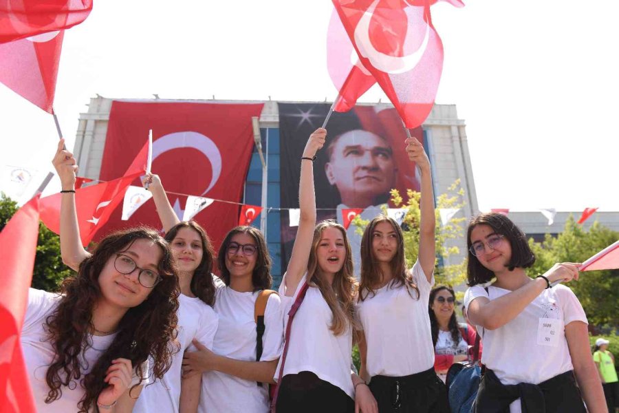 Muratpaşa’da 19 Mayıs Kutlamaları Sabah Sporuyla Başladı