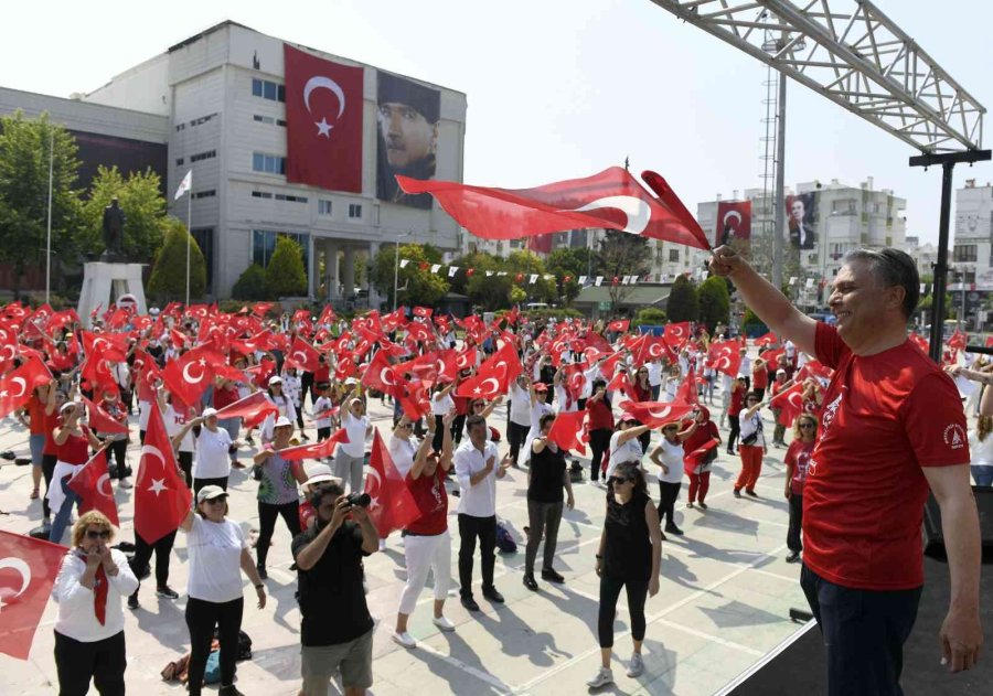 Muratpaşa’da 19 Mayıs Kutlamaları Sabah Sporuyla Başladı