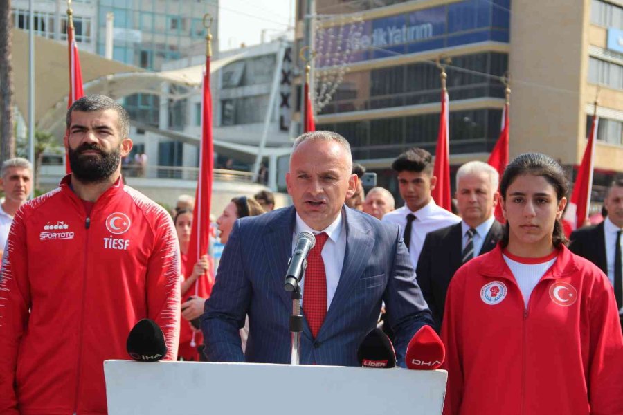 Antalya’da "19 Mayıs" Etkinlikleri Atatürk Anıtı’na Çelenk Sunumuyla Başladı