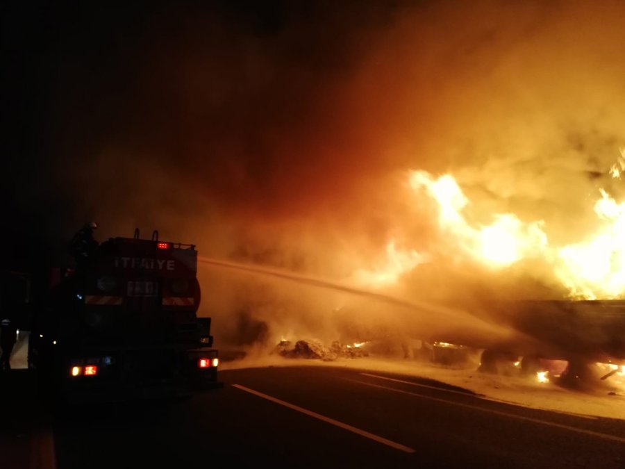25 Ton Atık Plastik Yüklü Tır Alev Alev Yandı