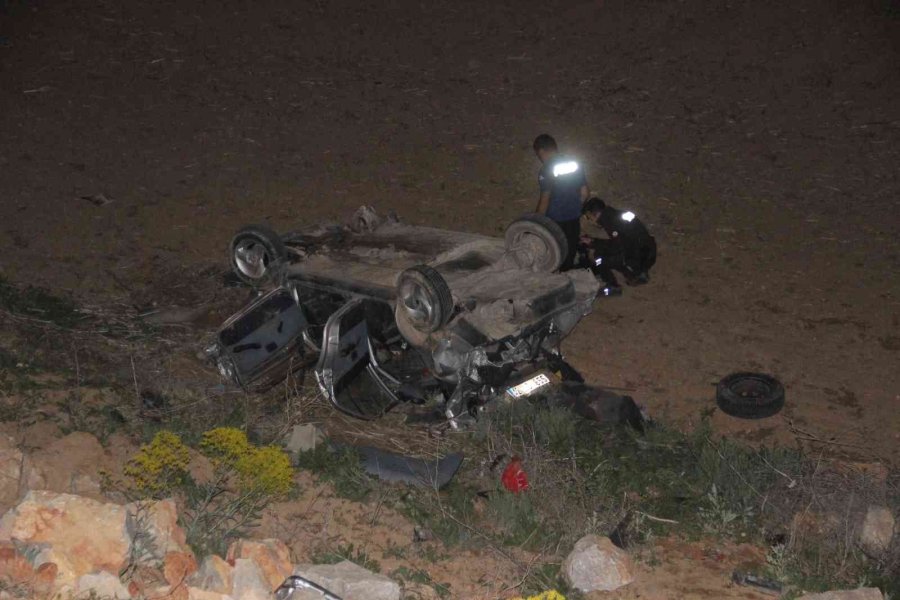 Karaman’da Takla Atan Otomobilde Sıkışan 3 Kişi İtfaiye Tarafından Kurtarıldı