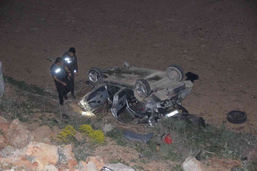 Karaman’da Takla Atan Otomobilde Sıkışan 3 Kişi İtfaiye Tarafından Kurtarıldı