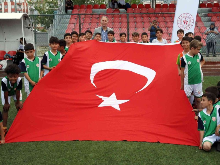 Kepez’de 19 Mayıs Futbol Şenliği