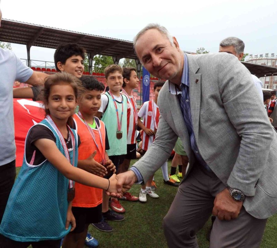 Kepez’de 19 Mayıs Futbol Şenliği