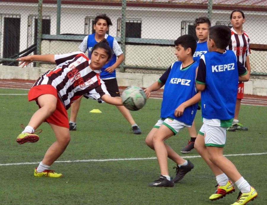 Kepez’de 19 Mayıs Futbol Şenliği