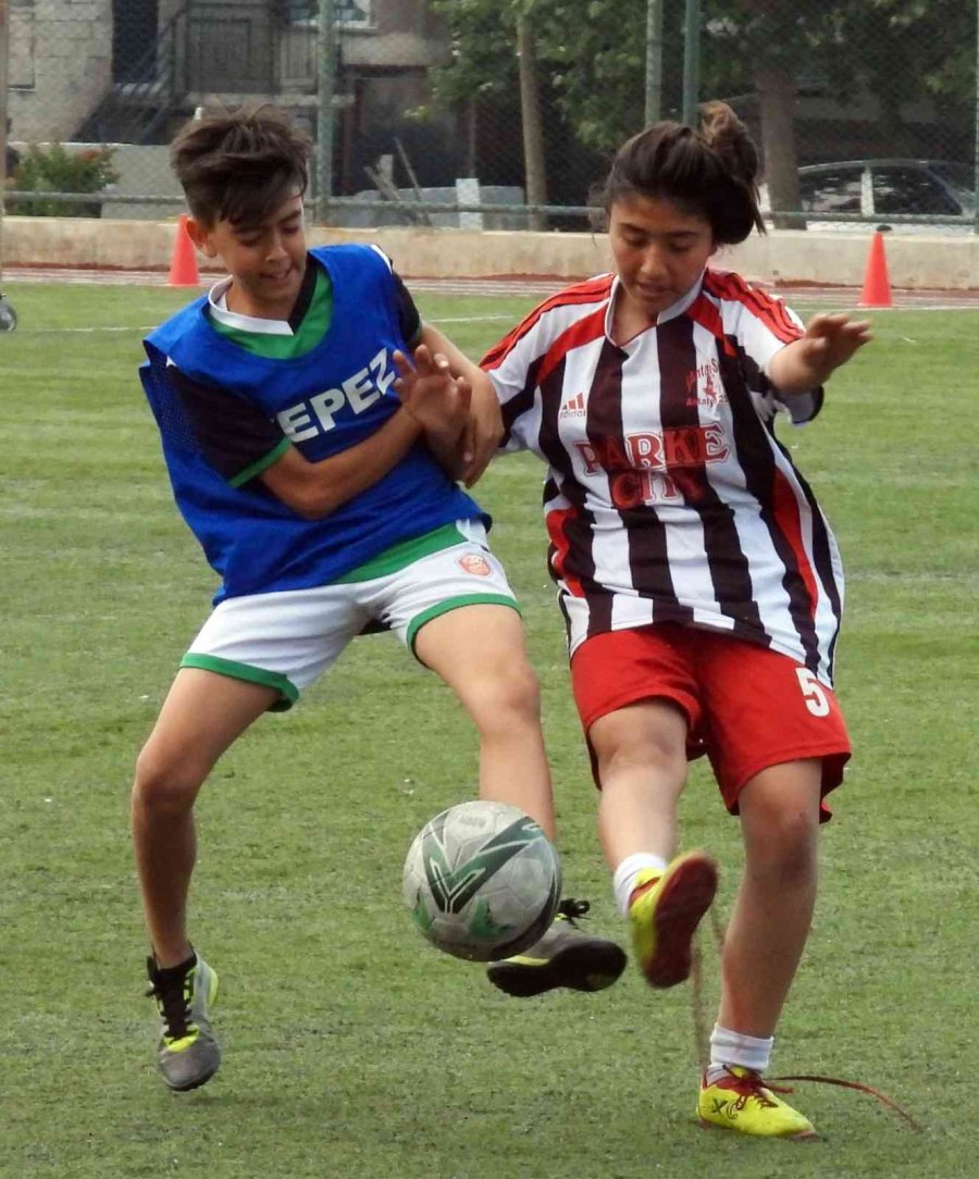 Kepez’de 19 Mayıs Futbol Şenliği