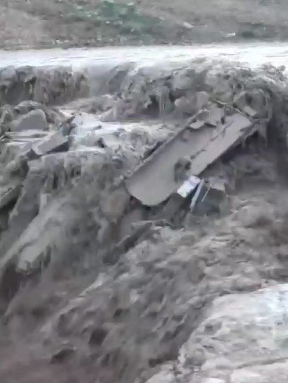 Sel Sularında Mahsur Kalan Tilkinin 11 Dakikalık Yaşam Mücadelesi