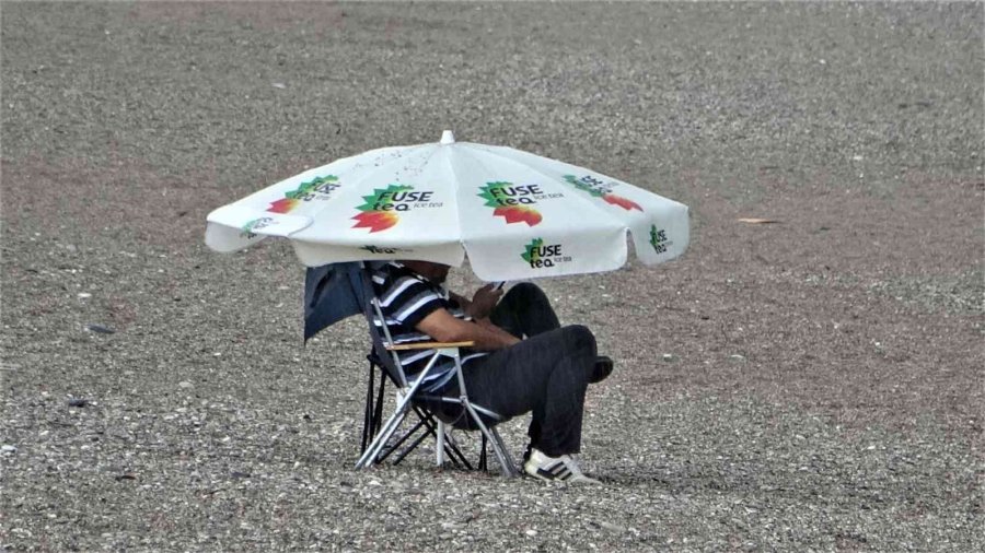 Antalya’da Kısa Süreli Sağanak Yağmur Vatandaşlara Zor Anlar Yaşattı