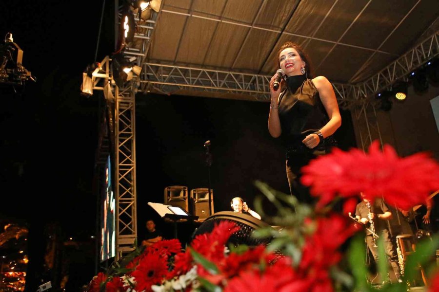 Alanya’da Binlerce Kişi 19 Mayıs’ı Coşkuyla Kutladı