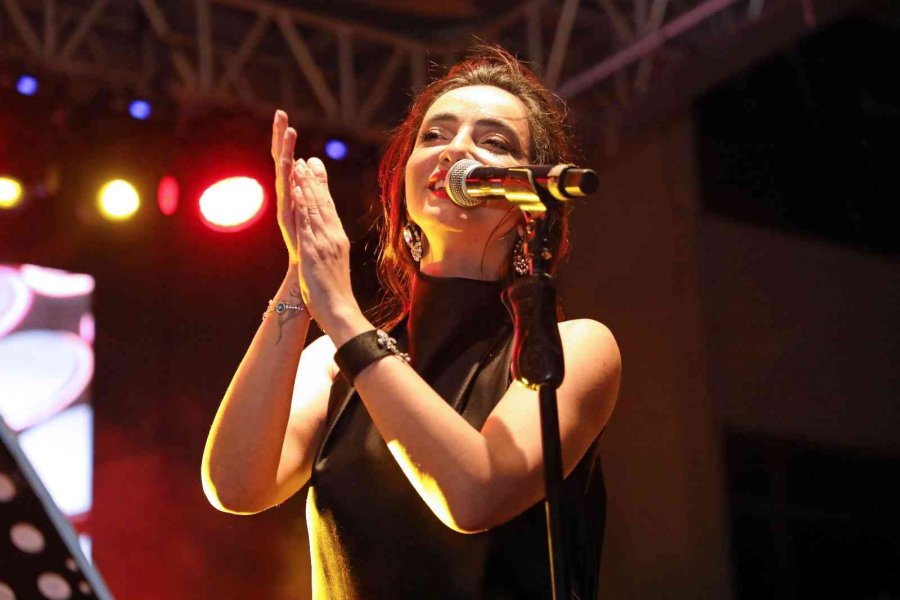 Alanya’da Binlerce Kişi 19 Mayıs’ı Coşkuyla Kutladı