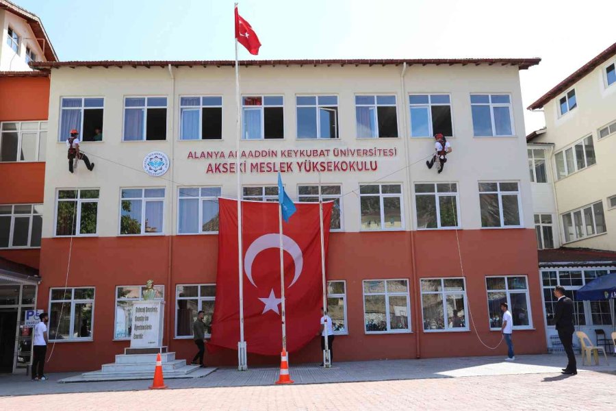 Alkü Akseki Myo’da Mezuniyet Heyecanı