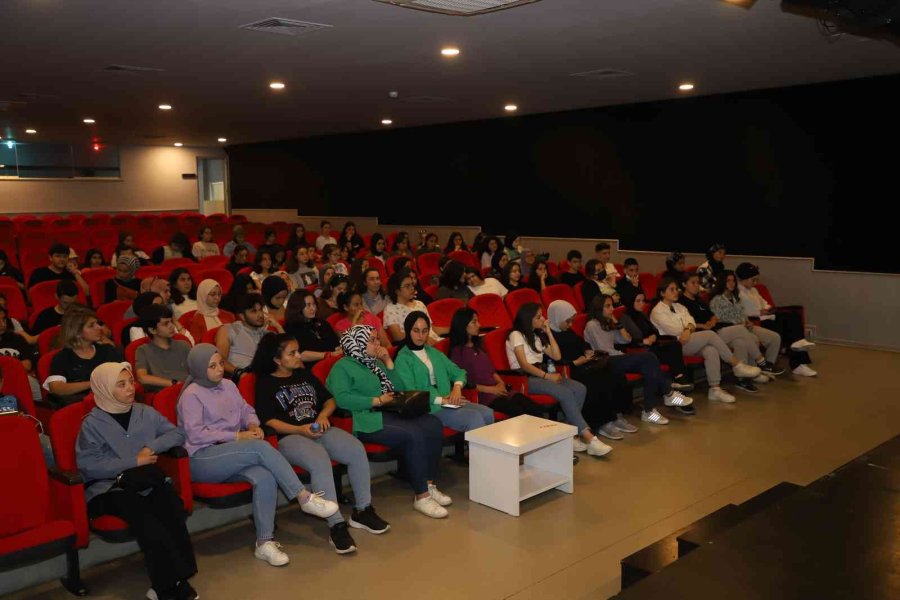 Yükseköğretim Sınavına Girecek Öğrencilere Tüyolar Verildi