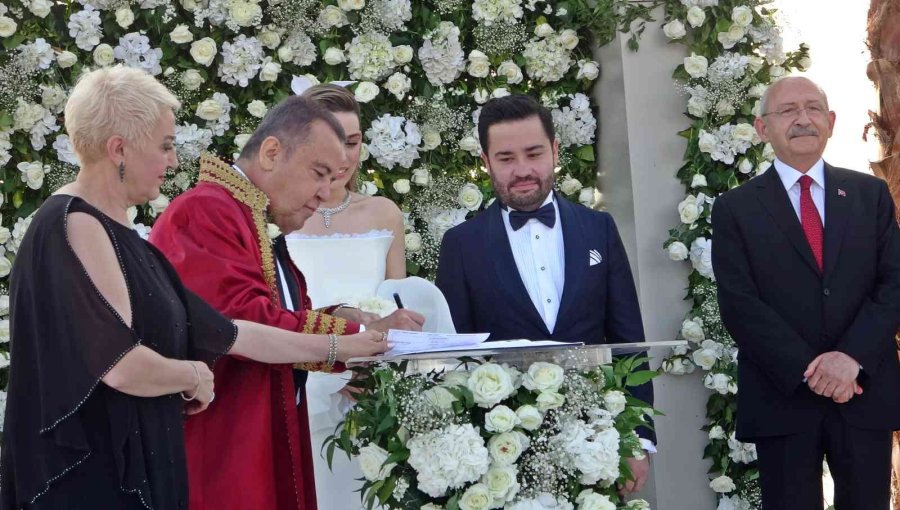 Başkan Böcek Oğlunun Nikahını Kıydı, Kılıçdaroğlu Şahitliğini Yaptı