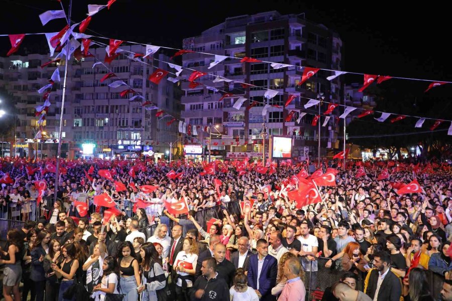 Antalya’da Binlerce Kişinin Türk Bayraklarıyla Yürüyüşü Havadan Görüntülendi