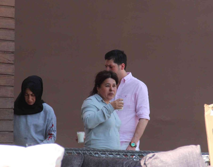 Mobilya Mağazasının Deposundaki Yoğun Duman Korkuttu