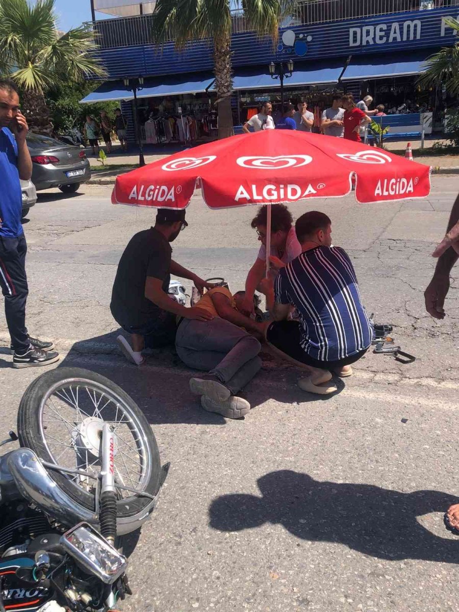 Kazada Yaralılar Şemsiye İle Güneşten Korundu