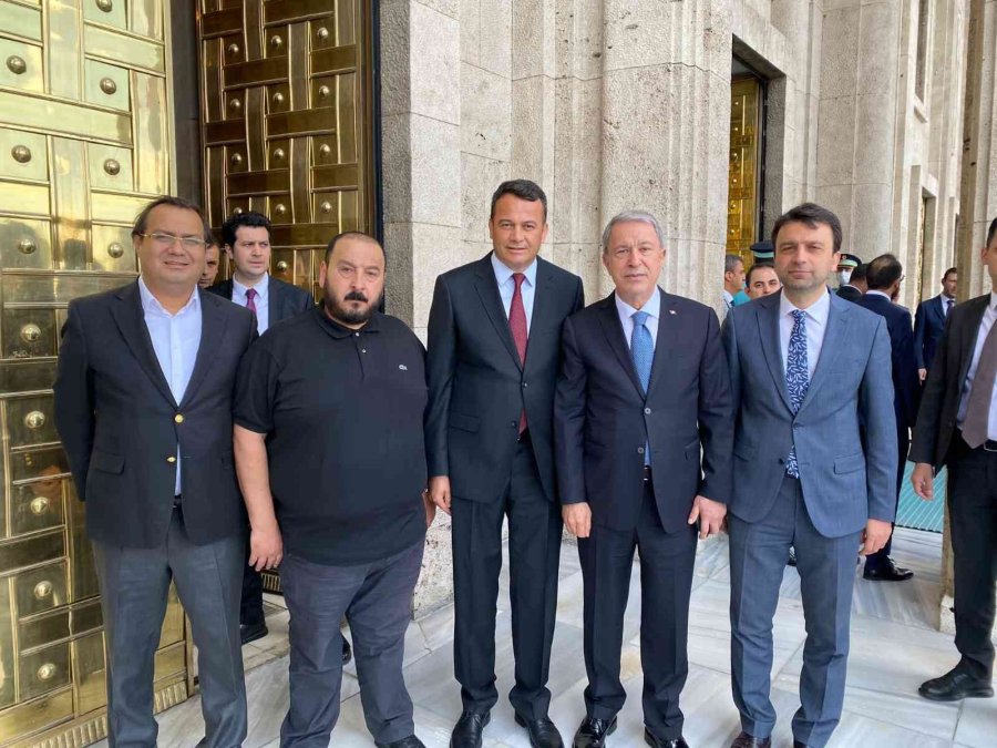 Kaş Belediye Başkanı Ulutaş, Cumhurbaşkanı Erdoğan’a Kispet Hediye Etti