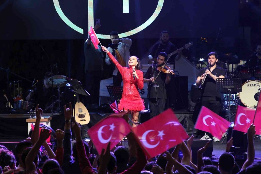 Kaş’ta 19 Mayıs Fener Alayı Ve Konser Düzenlendi
