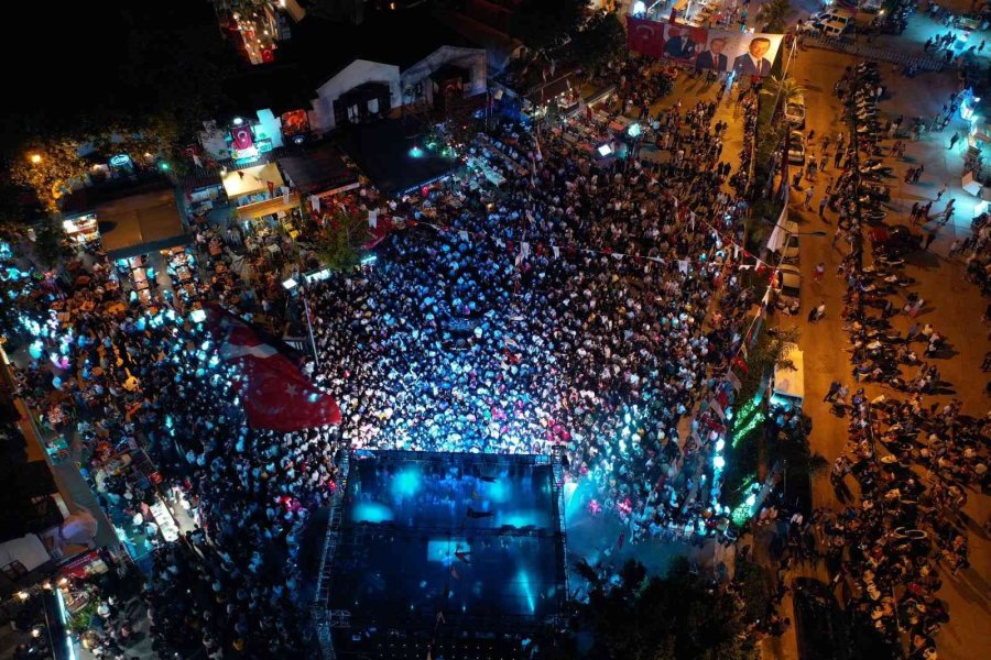 Kaş’ta 19 Mayıs Fener Alayı Ve Konser Düzenlendi