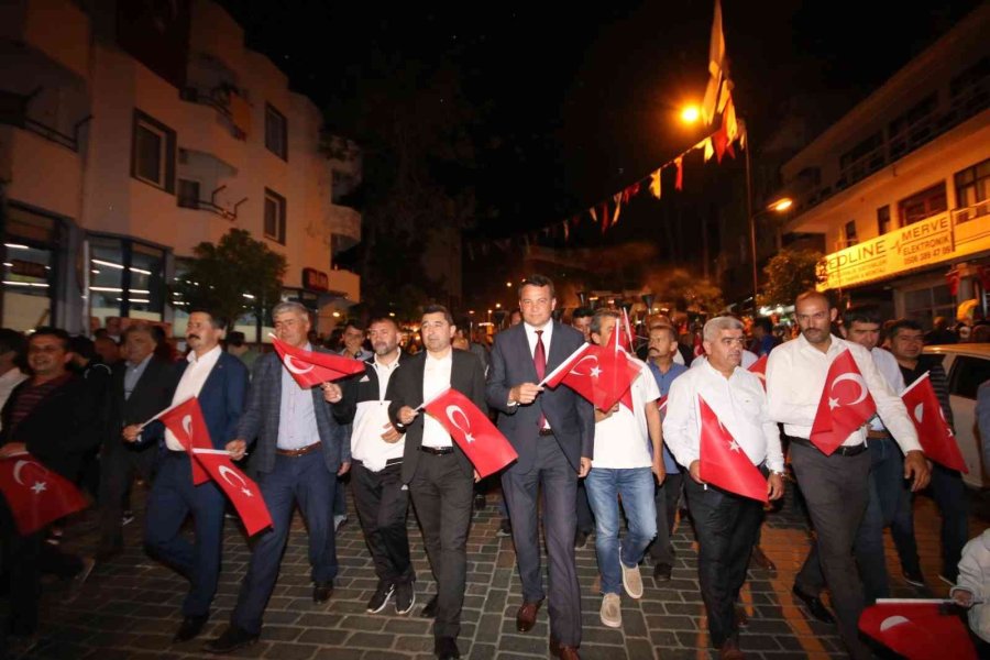 Kaş’ta 19 Mayıs Fener Alayı Ve Konser Düzenlendi