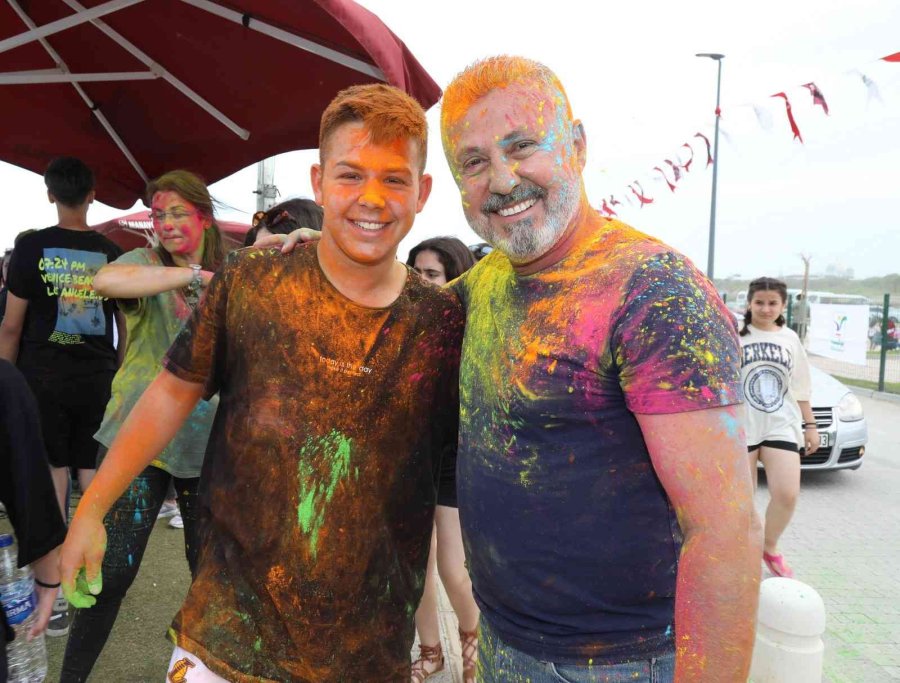 Manavgat’ta Colorfest Ve Uçurtma Şenliği