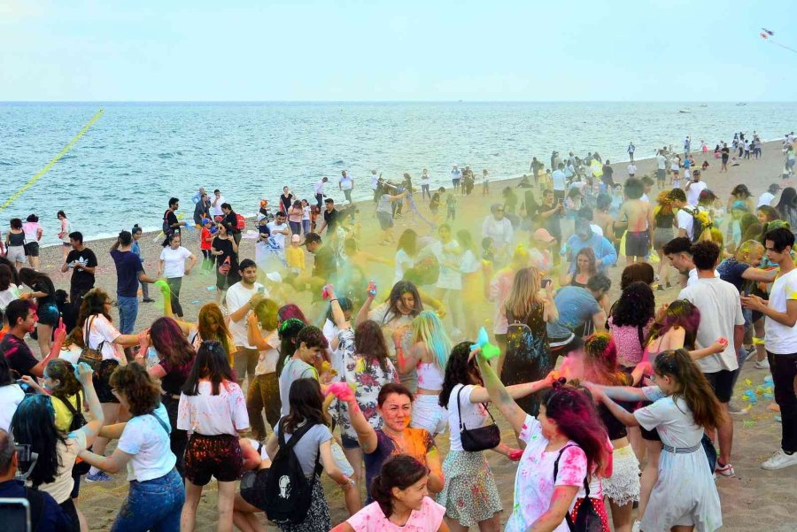 Manavgat’ta Colorfest Ve Uçurtma Şenliği