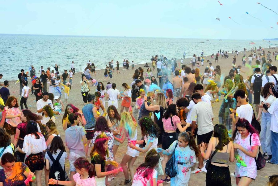 Manavgat’ta Colorfest Ve Uçurtma Şenliği
