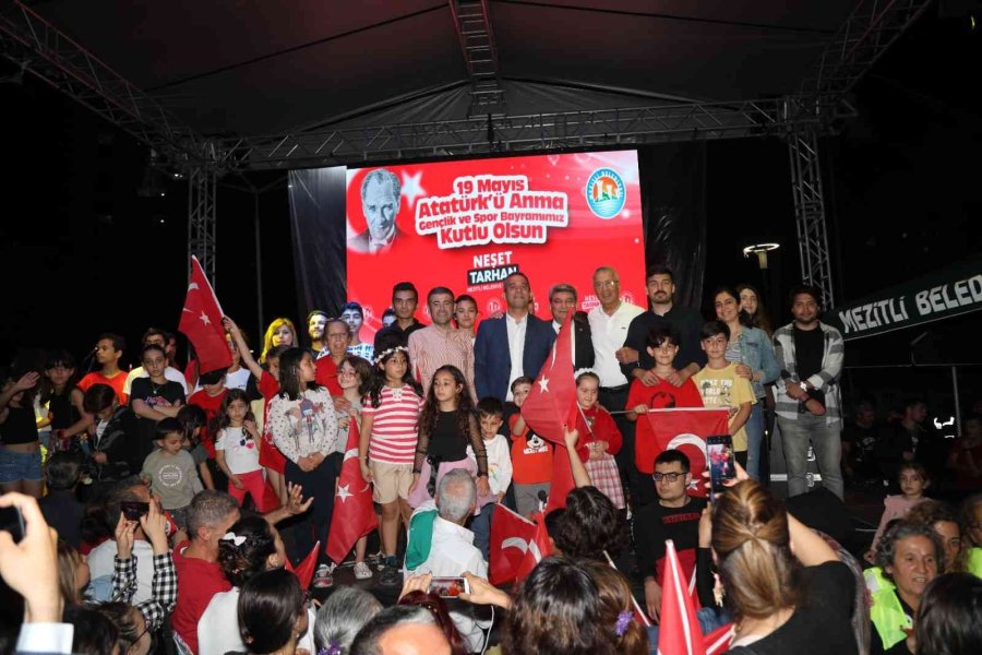 Mezitlililer, 19 Mayıs Coşkusunu Kibrit Kutusu İle Yaşadı