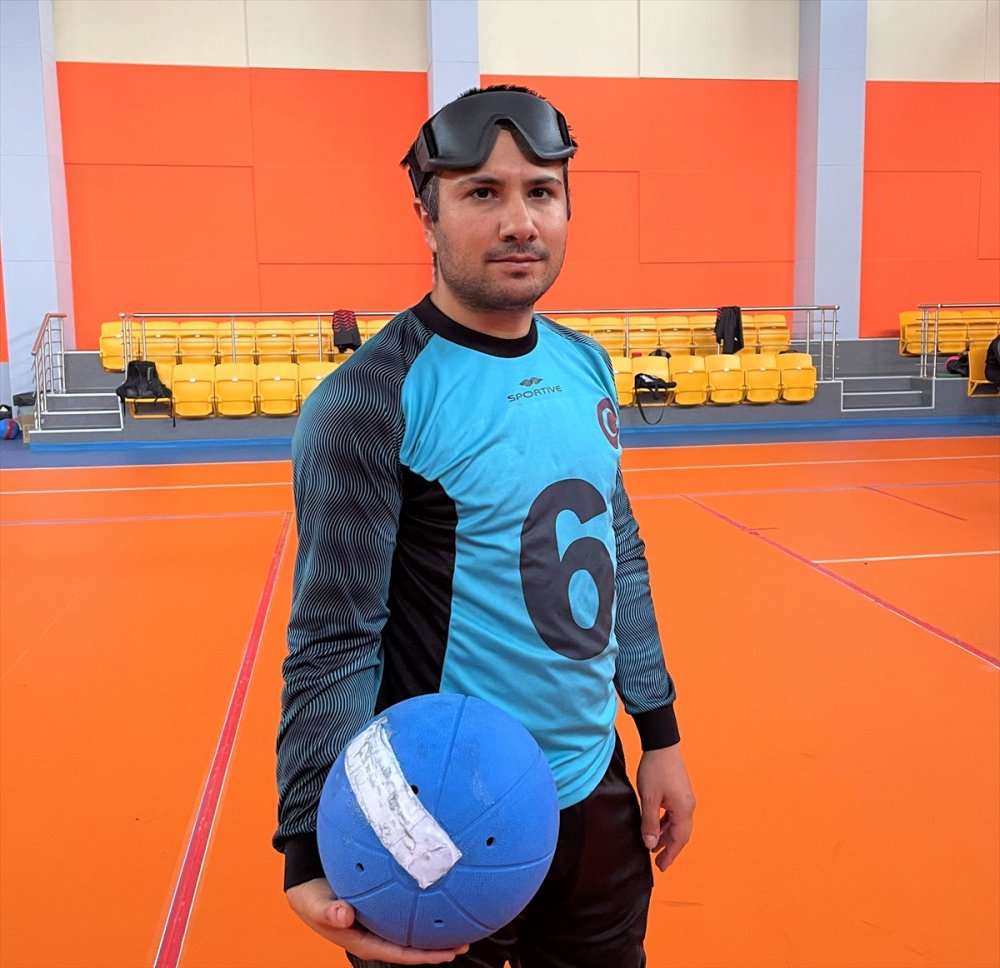 Askerlik Yapamamanın Burukluğunu Yaşıyor