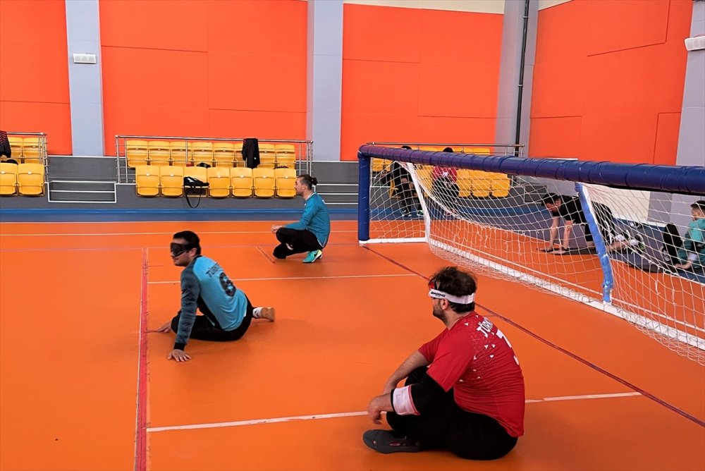 Askerlik Yapamamanın Burukluğunu Yaşıyor