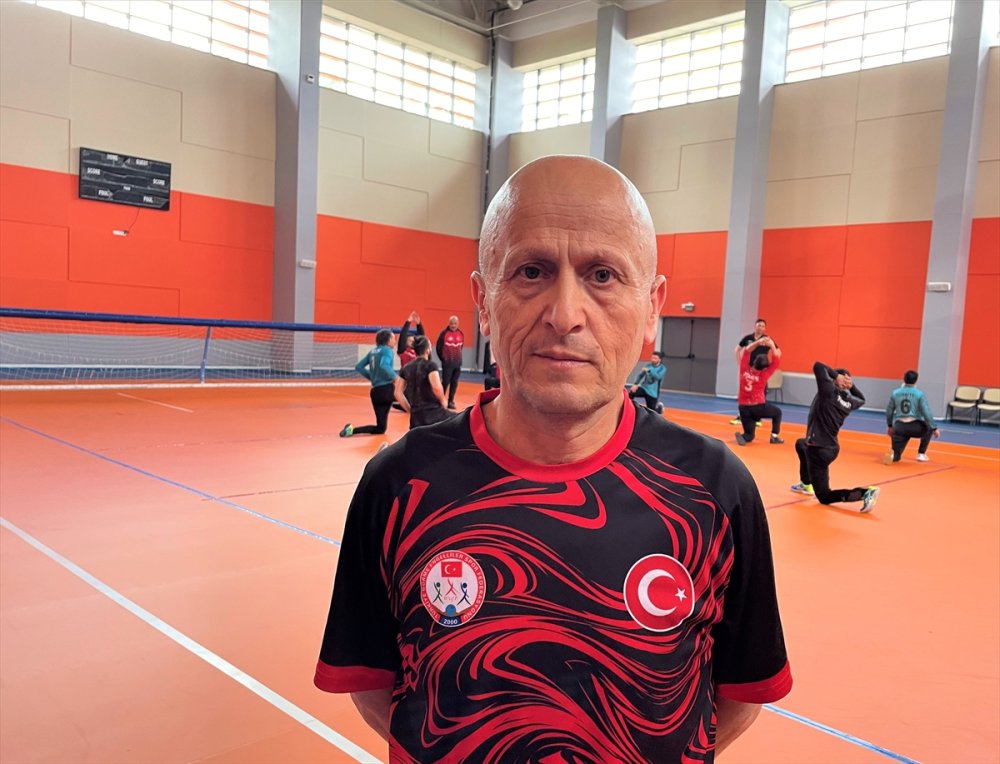 Askerlik Yapamamanın Burukluğunu Yaşıyor