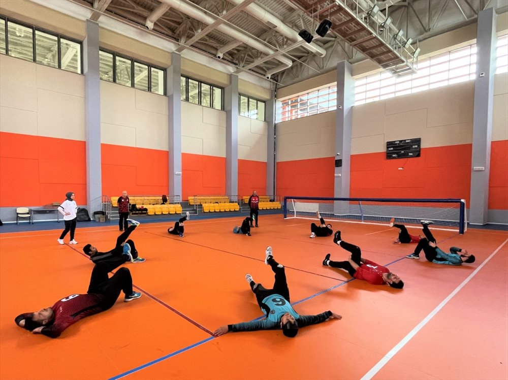 Askerlik Yapamamanın Burukluğunu Yaşıyor