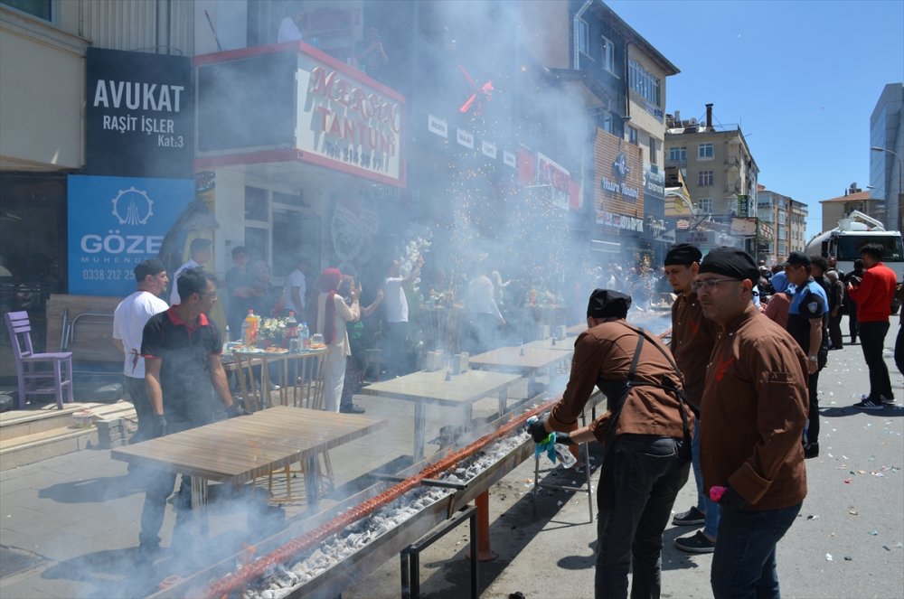 Karaman'da 20 Metre Uzunluğunda Adana Kebabı Yapıldı