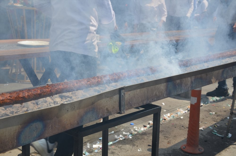 Karaman'da 20 Metre Uzunluğunda Adana Kebabı Yapıldı