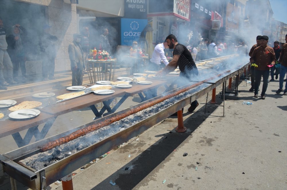 Karaman'da 20 Metre Uzunluğunda Adana Kebabı Yapıldı
