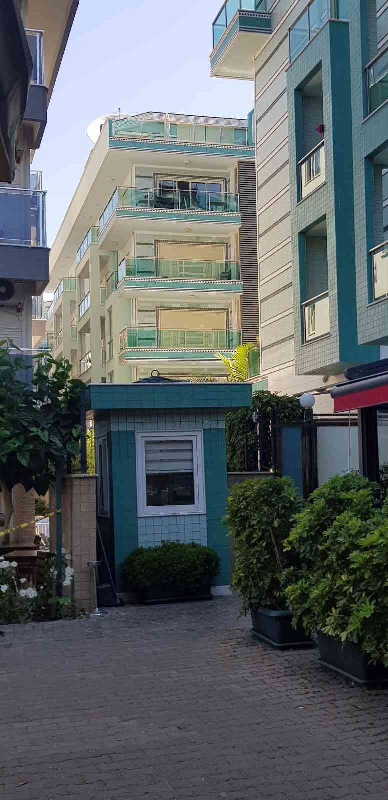 Cinnet Getiren Ukraynalı Baba, 2 Çocuğunu Bıçaklayarak Öldürdü