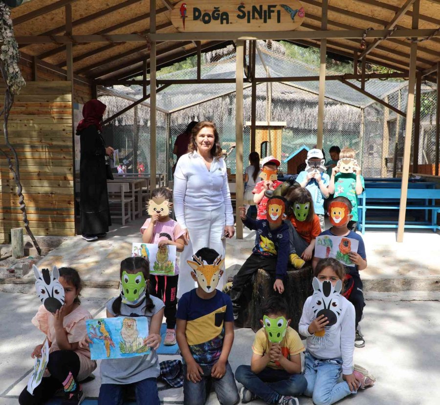 Minik Öğrenciler, Antalya Hayvanat Bahçesi’nde Resim Yaptı