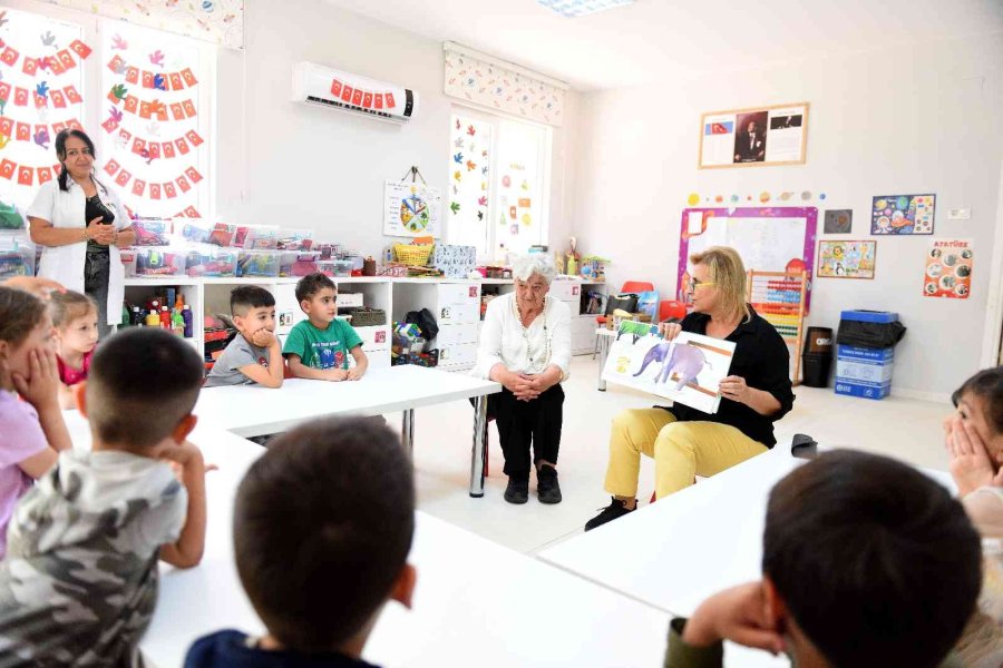Muratpaşa Yaşlı Meclisi Üyeleri, Çocuklara Masal Okudu