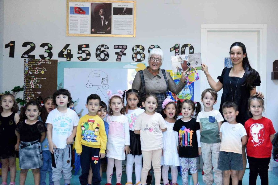 Muratpaşa Yaşlı Meclisi Üyeleri, Çocuklara Masal Okudu