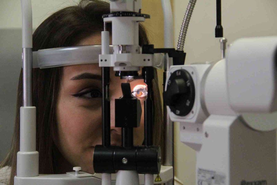 Çocuk Fotoğraflarında Kırmızı Çıkan Göz Bebeği Rengi Sağlık Habercisi