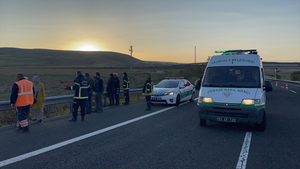 Niğde'de Otobüsün Devrilmesi Sonucu 3 Kişi Öldü