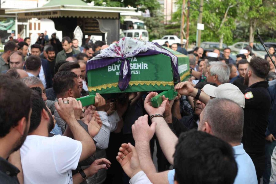 Otobüs Kazasında Hayatını Kaybeden Üniversite Öğrencisine Acı Veda