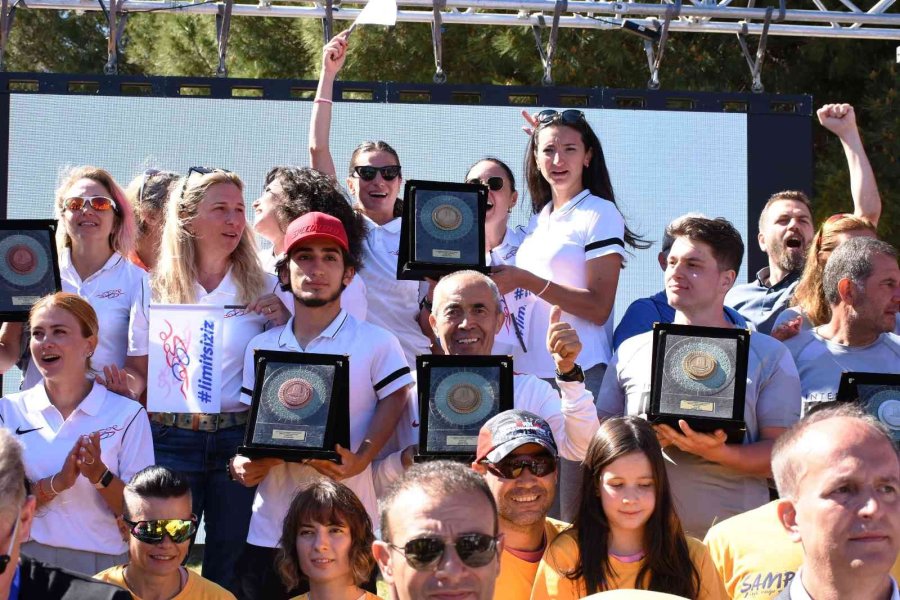 73 Yaşındaki Milli Sporcu, Madalya Ve Kupasını Şehitlere Adadı