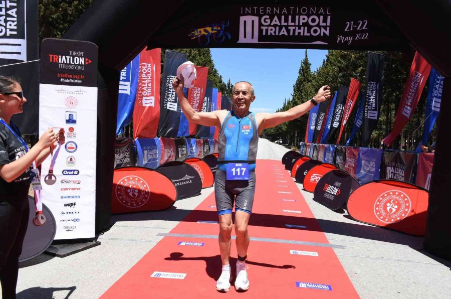 73 Yaşındaki Milli Sporcu, Madalya Ve Kupasını Şehitlere Adadı