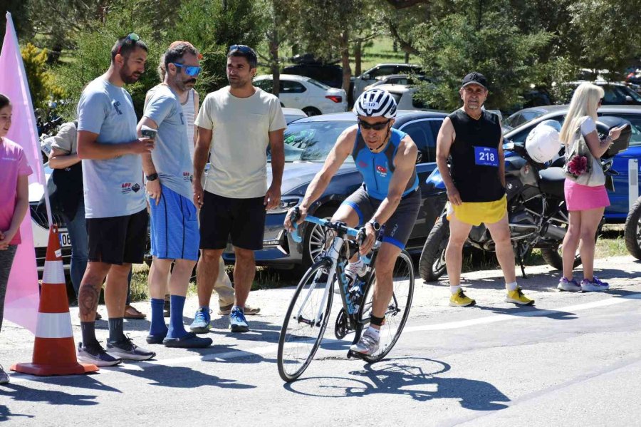 73 Yaşındaki Milli Sporcu, Madalya Ve Kupasını Şehitlere Adadı