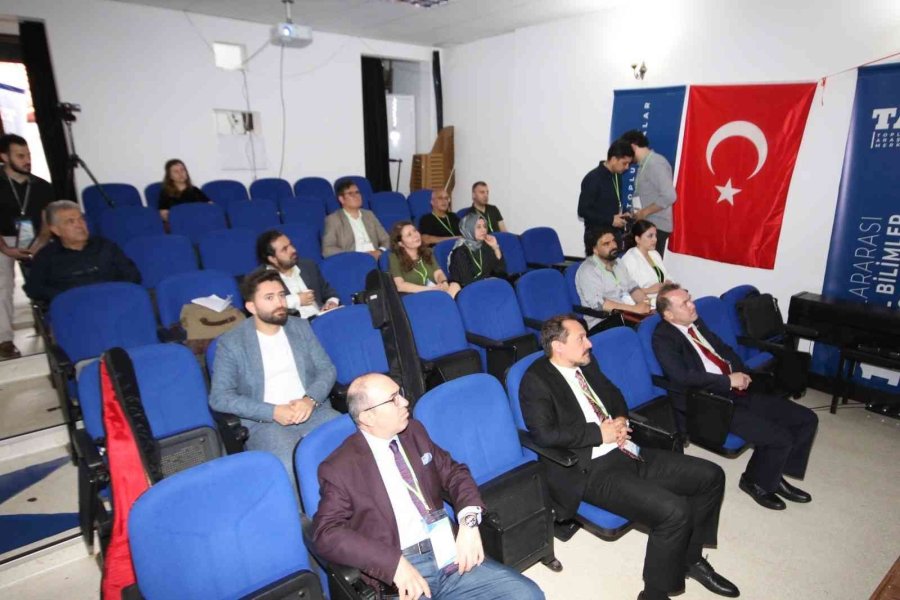 Tam 1. Uluslararası Sosyal Bilimler Kongresi Sona Erdi