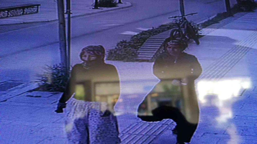 Acemi Tırnakçılar Sert Kayaya Çarptı, 200 Tl Bırakıp Marketi Terk Ettiler